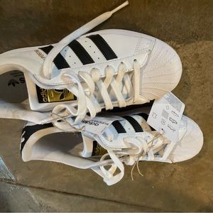 Adidas shoe woman’s